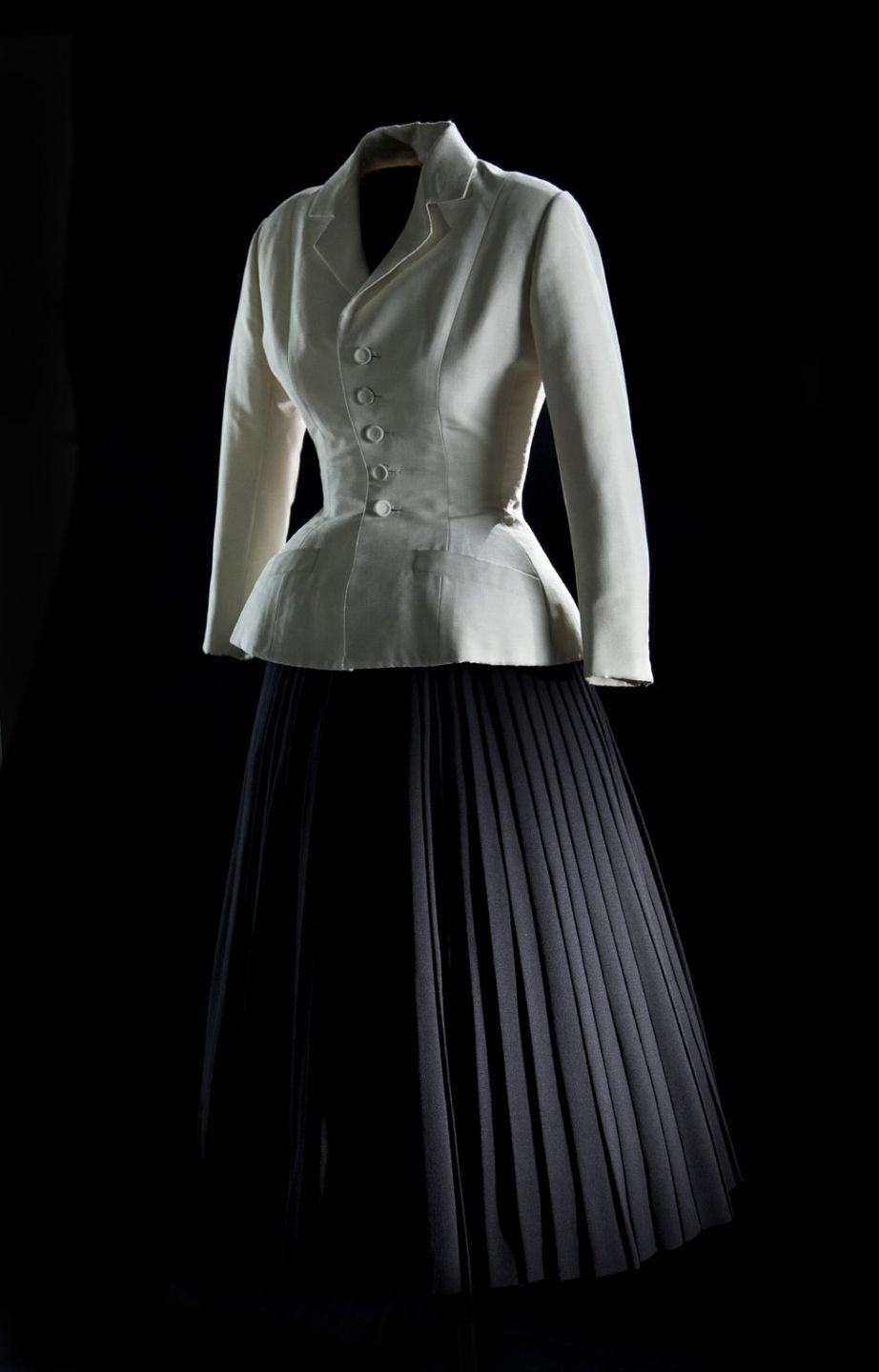 Dior's Iconic Bar Jacket Inspires Anew - The New York Times