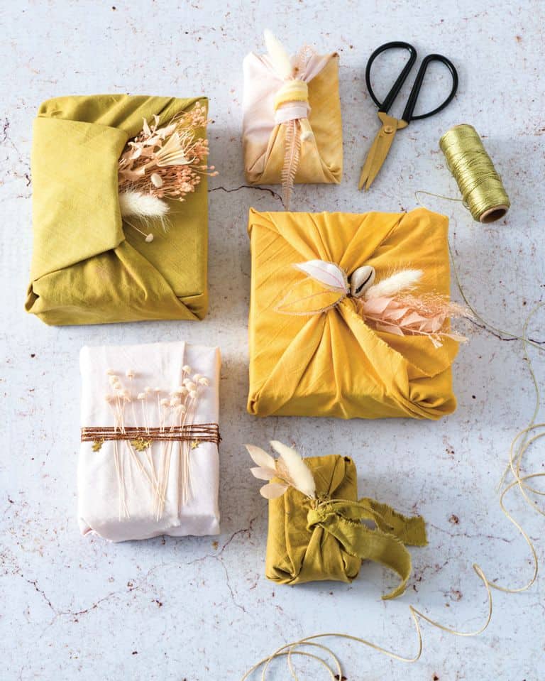 DIY Furoshiki Gift Wrapping - Source Feminin Bio