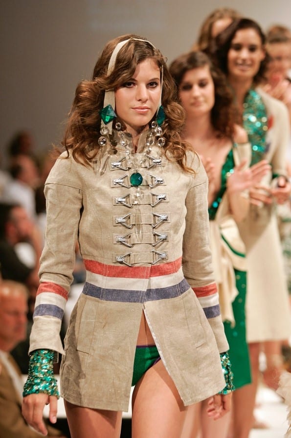 Fashion show Jantaminiau: the Postbag Jacket.