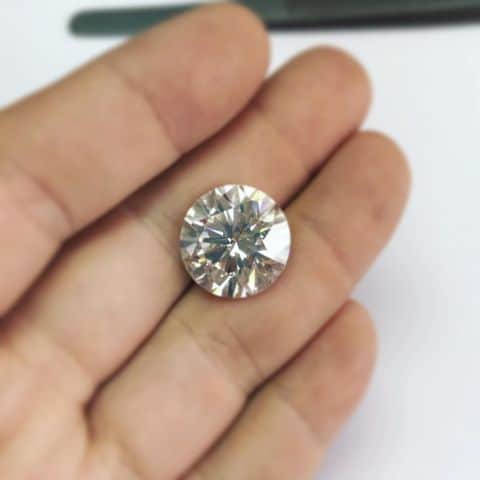 5 carat synthetic diamond in Antwerp